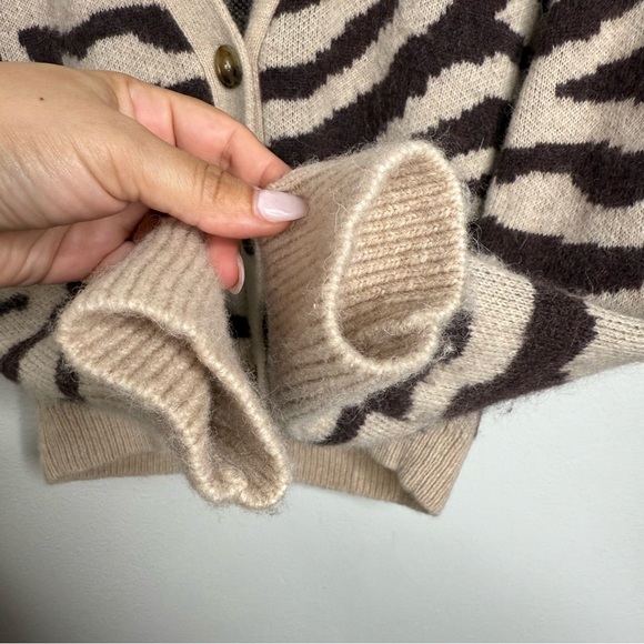 J. Crew Ribbed V-neck Wool Blend Zebra Stripe Knit Cardigan Size M Button Front - Picture 12 of 16